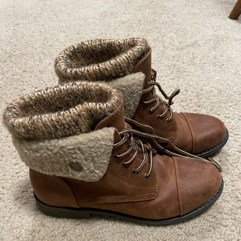 Brown Lace-Up Ankle Boots with Fur Lining